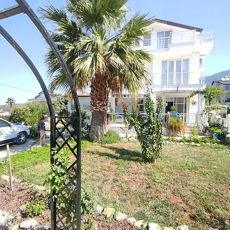 Holiday home Beyaz Havuzlu
